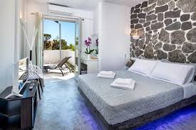Hotel With 48 Beds In Santorini For