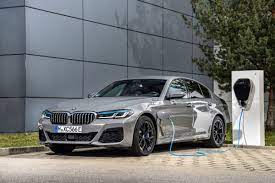 Choose a bmw g30 5 series sedan version from the list below to get information about engine specs, horsepower, co2 emissions, fuel consumption, dimensions, tires size, weight and many other facts. 2020 Bmw 5 Series Sedan G30 Lci Facelift 2020 545e 394 Hp Plug In Hybrid Xdrive Steptronic Technical Specs Data Fuel Consumption Dimensions