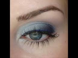 how to get a wearable blue makeup look