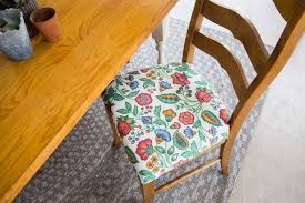 Knife edge seat pads give sitting and dining room furniture a more elegant look, while casual living. How To Re Cover A Dining Room Chair Reupholstering Seat Cushions Hgtv