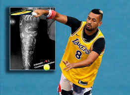 Nick kyrgios (pictured left) wears a lakers shirt in memory of kobe bryant and shows of his new tattoo (pictured right). Kyrgios Vereeuwigt Bryant En James Met Tattoos Tennis Ad Nl
