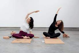 faire du yoga à la maison 5 pratiques