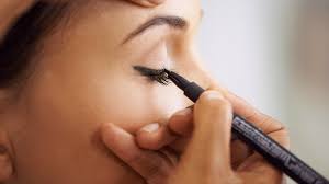 learn how to apply liquid eyeliner like