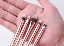 synthetic taklon pbt vegan makeup brushes