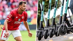The hungary euro 2020 squad was one of the first to be revealed for this summer's tournament. Mainz Sturmer Adam Szalai Kassiert Geldstrafe Mit 0 1 Promille Auf E Scooter Gefahren Sportbuzzer De