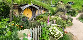 Glenview Gardens Hobbit House Go To