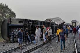 وتسبب حادث تصادم قطارين اليوم في محافظة سوهاج في توقف حركة قطارات الوجه القبلي بشكل كامل وعددها 46 رحلة على إتجاهي القاهرة وأسوان. Ma4dtytpozgi6m