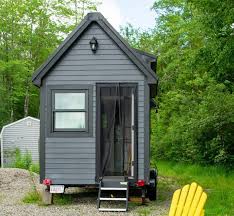 5 green mobile homes that are the