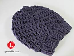 You can also use a knitting loom to make this design. Simple Spiral Hat On A Round Loom