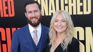 Kate hudson has a lot to say about mom goldie hawn's longtime partner, and all of it is positive!. Kate Hudson S Daughter Rani Rose Joins Dad Danny Fujikawa For Morning Meditation Wusa9 Com