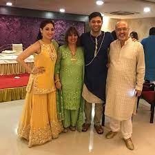 भाई की शादी के हर फंक्शन में तमन्ना ने पहनीं डिजाइनर आउटफिट्स - tamannaah-bhatia-wedding-in-lehnga-looks - Nari Punjab Kesari