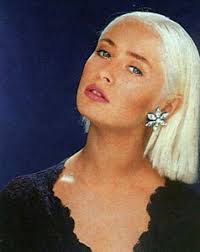 In 1995 however, Wendy James was signed by One Little Indian Records in London. - wen_bio5