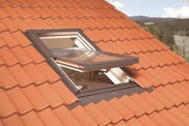 Une fenêtre de toit en pvc, de son côté se négocie entre 200 et 250 € en moyenne. Prix D Une Fenetre Toit Velux Notre Etude Detaillee Prix De Pose Fr