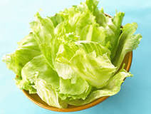 Does iceberg lettuce affect warfarin?