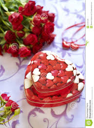 Página para colorir coração de dia de são valentim. Rosas E Presentes No Dia De Sao Valentim Imagem De Stock Imagem De Rosas Presentes 34707245