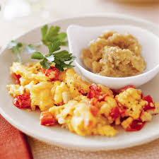 scrambled eggs with tomatoes and peppers