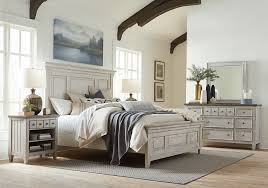 Heartland Antique White Queen Bedroom