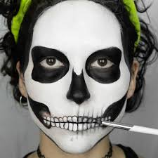 an easy skull makeup tutorial for