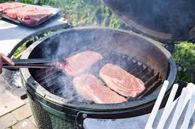 how to grill steak with a big green egg