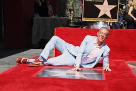 Walk of fame a motley crew of aspiring performers encounter the guidance of an eccentric and volatile acting coach. Elvis Duran Bekommt Stern Auf Hollywood Walk Auf Fame Radioszene