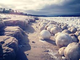 giant ice boulders of lake michigan