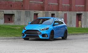 ford focus rs features and specs