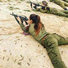 Gadot served for two years in the israel defense force as a combat trainer and she's said her military background helped her land some acting roles. Gal Gadot Training In The Israeli During Her 2 Years Service Pics