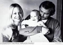 Meadow walker is remembering her late father paul walker with a heartwarming photo. Here S Baby Paul Walker With His Parents Cheryl Paul Sr For More On Paul Walker S Life And Legacy Says Paul Walker Mama Und Papa Paul Walker Bilder