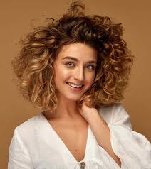 curly hairstyles for women over 40