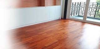 Lantai kayu sering dianggap sebagai lantai yang secara fisik menggunakan kayu, meskipun pada kenyataannya dibuat dari berbagai bahan sintetis yang lebih baik dari kayu. Manfaat Lantai Kayu Untuk Rumah Gudang Parquet Indonesia
