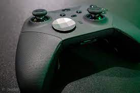 Tailor the controller to your preferred gaming style with new interchangeable thumbstick and paddle shapes. Erste Uberprufung Von Xbox Elite Controller 2 Was Ist Anders