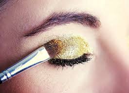 how to use glitter makeup and not look
