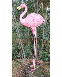 They twirl around and bob up and down with the slightest garden breeze. Dekofigur Flamingo Teichfigur Gartendeko Teich Fischteich