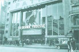 pathe wepler paris ouvert en 1956 place de clichy maintenant complexe  multisalle | Vieux paris, Paris, Salle de cinema