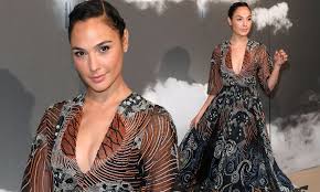 The official website of gal gadot. Gal Gadot Looks Effortlessly Chic In Plunging Patterned Gown At The Christian Dior Show In Paris Daily Mail Online