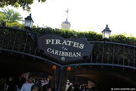 pirates of the caribbean boat sinks in
