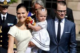 Victoria von schweden kronprinzessin ist wieder schwanger. Nationalfeiertag In Schweden Kronprinzessin Victoria Zeigt Ihre Kleine Familie Panorama Schwarzwalder Bote