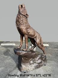 Heroic Howling Wolf Bronze Statue