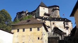 Bici, jazz y arte para disfrutar de eslovaquia en agosto. Orava Castillo Castillo De Orava Eslovaquia Viaje Turismo Patio Torre Bandera Cielo Azul Pikist