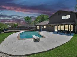 homes in houston tx with pool