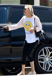 kaley cuoco in a smiley tee and yoga