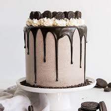 Allow the ganache to firm up a bit, then pipe the remainder of the frosting around the top edge of the cake (see my tips on making a chocolate drip cake) and add an oreo between each swirl. Oreo Cake Liv For Cake