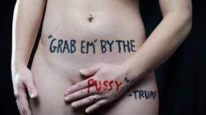 Una serie de fotografías recoge las frases más sexistas de Trump pintadas  sobre mujeres desnudas