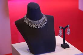 tanishq rolls out the red carpet collection