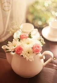 Résultat de recherche d'images pour "flowers in a teapot"
