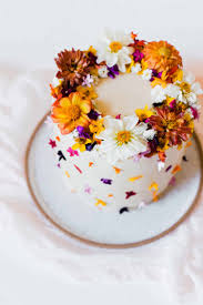 tips for using edible flowers on cake