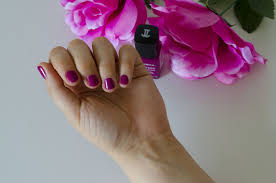 long lasting nail varnish a review of