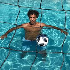 Van hooijdonk was capped 46 times for the dutch national team, for which he scored 14 goals and played in the 1998 fifa world cup, euro 2000 and euro 2004. Pierre Van Hooijdonk Dobbert Lekker Rond En Nieuwe Carriere Voor Snowboardster Cheryl Maas Brabant Ed Nl