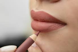 how to make your lips smaller top tips