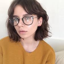 If you are a women who wears glasses, you know that finding the right hairstyle and make up to pair with your specs can. Hairstyles For Girls With Glasses Her Campus